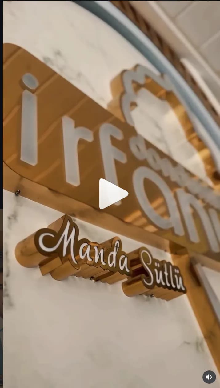 İrfan Usta mağazasındaki tabela detayı